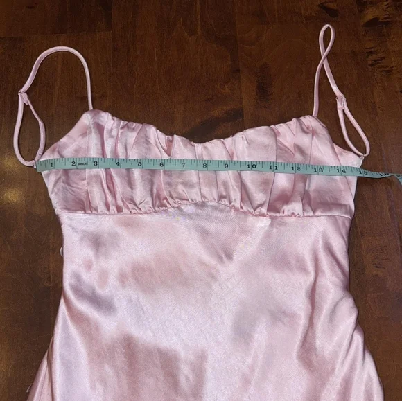 Elegant Pink Satin Gown - Picture 3 of 5